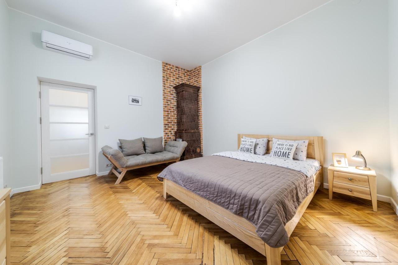 Inshiapartments On Teodora Square Lviv Ngoại thất bức ảnh